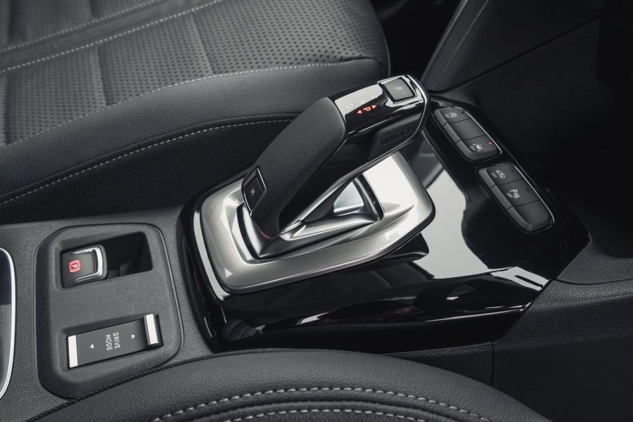 Детали интерьера Vauxhall Corsa Ultimate (F) 2019 года  (фото 10 из 75)